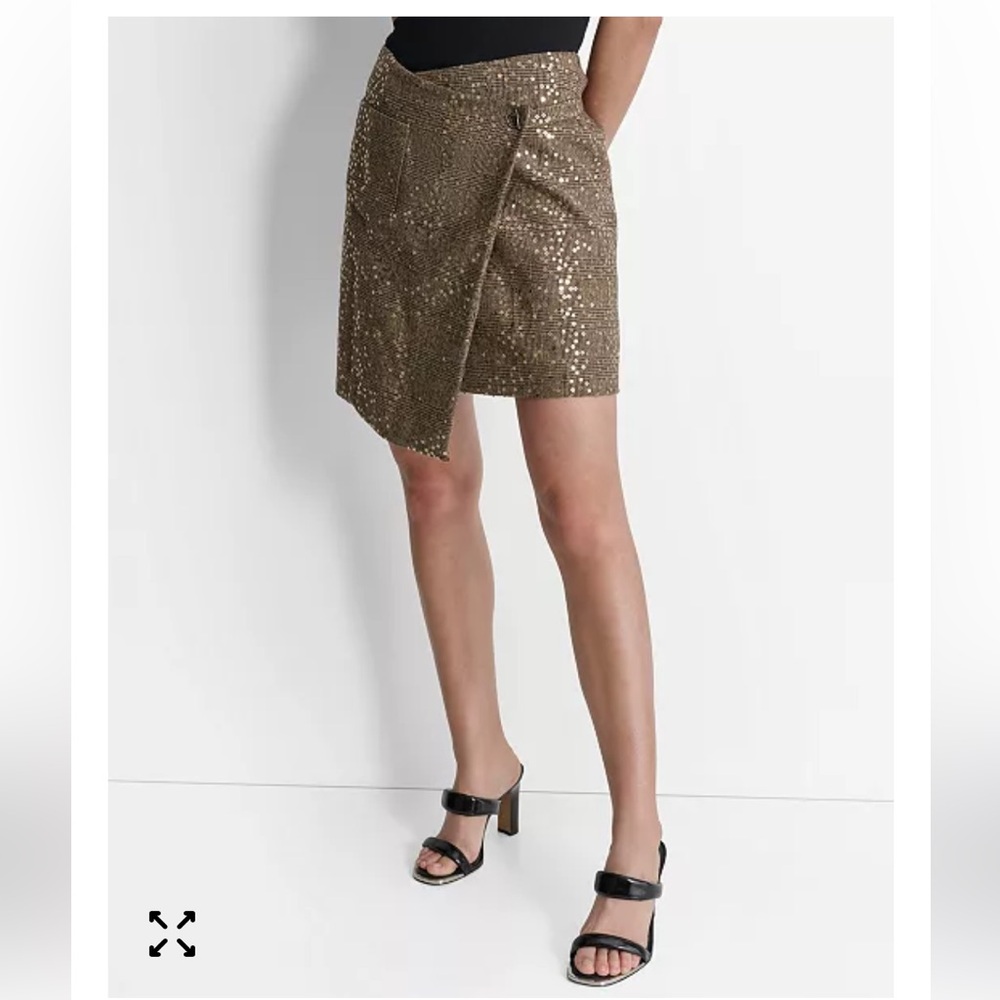 NWT DKNY Sequin plaid mini skirt. Waist 17 inches (34)🤎🖤🤎.